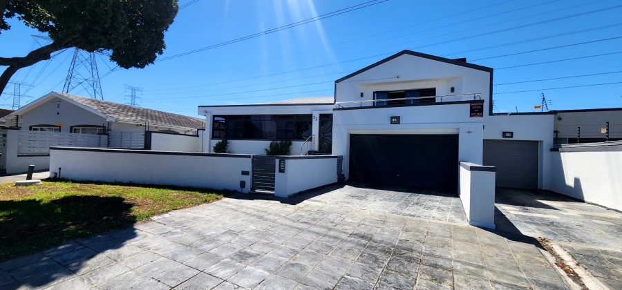 5 Bedroom Property for Sale in Newfields Western Cape